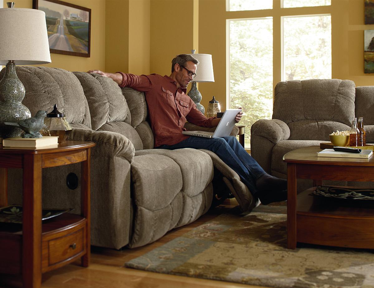 La Z Boy Hayes 44P537 Casual Power Reclining Sofa with Channel